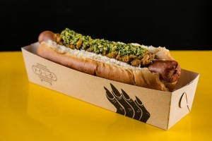 Yolo_Himalaia_salsicha vegana_chutney de banana e pesto de coentro_Foto Tomas Rangel