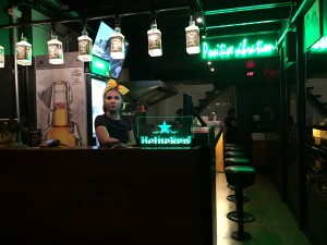 yama burger - ambiente