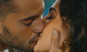 Beijo de André Lamoglia e Mel Maia