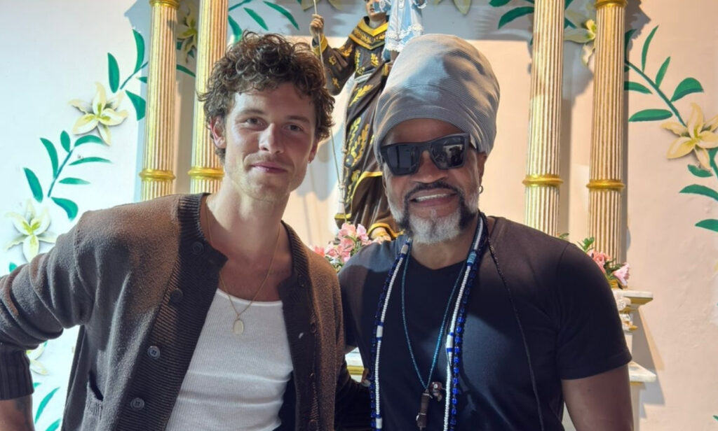 Shawn Mendes com Carlinhos Brown