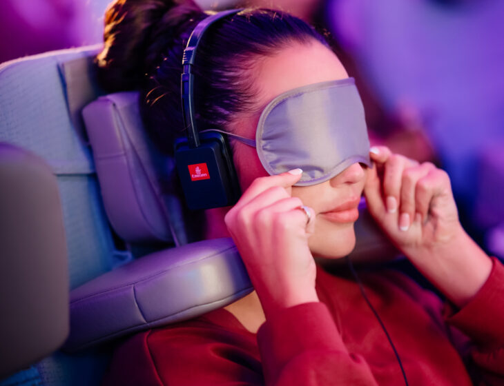 Emirates inova e disponibiliza encosto para cabe&ccedil;a ergon&ocirc;mico na Econ&ocirc;mica