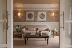 Sala de estar da One Bedroom Suite que foi recentemente reformada no Majestic Barcelona